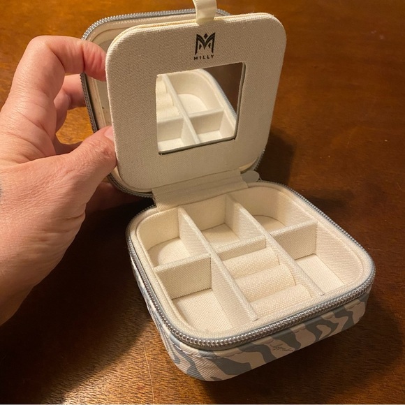 🩷 Milly Blue Zebra Travel Portable Jewelry Case Storage Organizer Clean & Chic 💎 - Picture 13 of 14